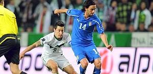 Alberto Aquilani in azione contro la Slovenia. Epa