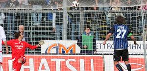 Atalanta-Piacenza del 3 marzo 2011; il gol di Doni. LaPresse