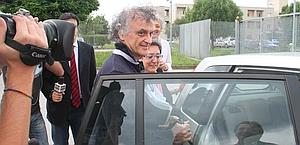 Marco Pirani esce dal carcere di Cremona. Ansa