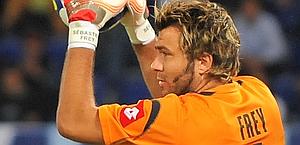 Sebastien Frey, 31 anni, passa dalla Fiorentina al Genoa. Ansa