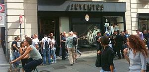 Juventus Store, grandi affari
