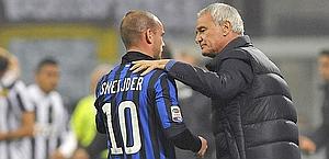 Claudio Ranieri e Wesley Sneijder. Reuters