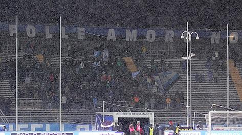La nevicata di Bergamo che ha impedito lo svolgimento di Atalanta-Genoa. Ansa