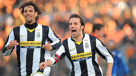 Campionato 2008/2009: Alessandro Del Piero festeggia con Amauri un gol all'Atalanta. Afp