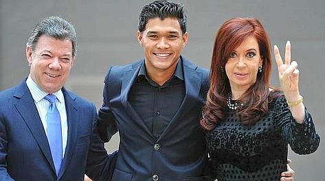 Teofilo Gutierrez, Cristina Kirchner e Juan Manuel Santos, presidente colombiano