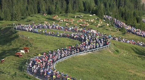 Una fase della Maratona delle Dolomiti, connubio vincente di sport&turismo