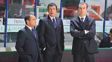 Luca Banchi (al centro) ha fatto da assistente a Pianigiani dal 2006. Ciam/Cast