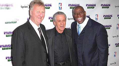 Larry Bird, 55 anni, con Pat Riley e Magic Johnson.