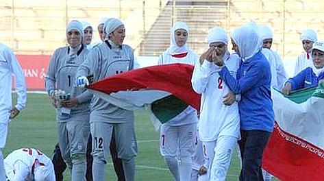 Calciatrici dell'Iran con lo hijab.