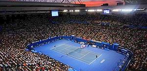 La Rod Laver Arena di Melbourne in una partita serale. 