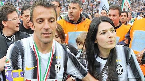 Alessandro Del Piero con la moglie Sonia. Ansa