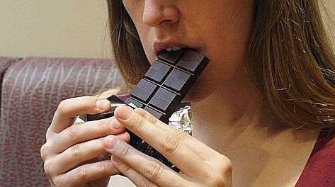 Il cioccolato fondente previene ictus e infarto. Ap