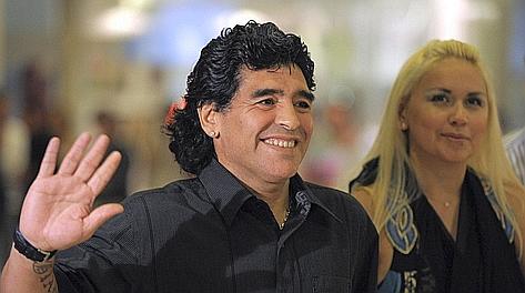 Diego Armando Maradona con l'ormai ex compagna Veronica Ojeda. Afp
