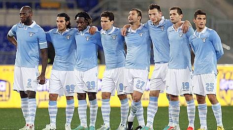 I giocatori della Lazio in attesa dei calci di rigore. Eidon