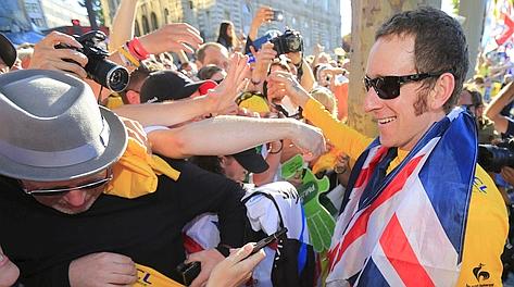 Bagno di folla per Wiggo al Tour de France. Bettini