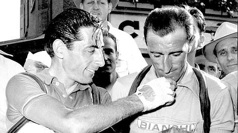 Fausto Coppi e Andrea Carrea il 4 luglio 1952 al Tour de France del 1952. Arch. Gazz.