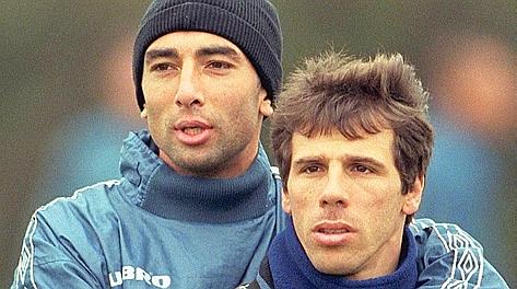 Roberto Di Matteo, 42 anni, e Gianfranco Zola, 46, ai tempi del Chelsea. Ansa