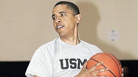 Barack Obama, 51 anni, tifosissimo di basket. Reuters