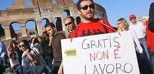 Manifestazione a Roma contro il lavoro precario. LaPresse