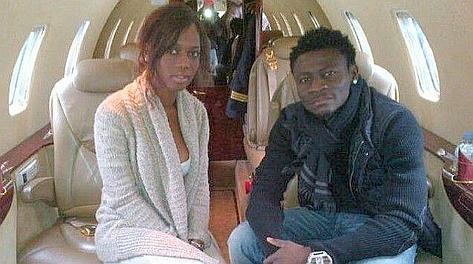 Abigail Barwuah e Oba Oba Martins a bordo di un un jet privato