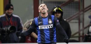 Antonio Cassano, 30 anni, tira fuori la lingua dopo il gol dell'1-0. Ap