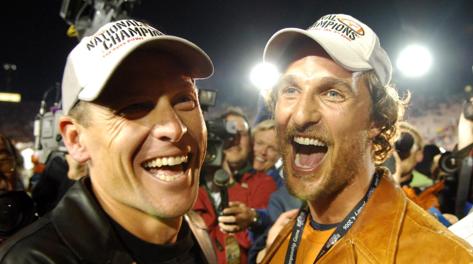 Lance Armstrong e Matthew McConaughey in una foto del 2006 al Rose Bowl