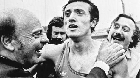 Pietro Mennea con Primo Nebiolo e Gianni Min dopo il record mondiale dei 200 metri (19