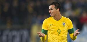 Leandro Damiao con la maglia del Brasile. Ansa