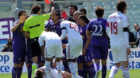 La reazione della Fiorentina per il rosso a Tomovic. Ansa