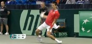 L'infortunio di Novak Djokovic durante Usa-Serbia