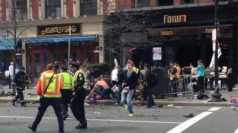 Prime immagini choc da Boston: tantissimi i feriti