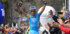 Vincenzo Nibali, messinese dell’Astana, trionfa a Sega di Ala. Bettini