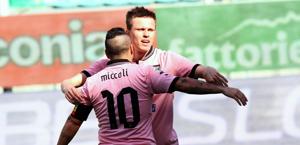 Josip Ilicic abbraccia Fabrizio Miccoli. LaPresse