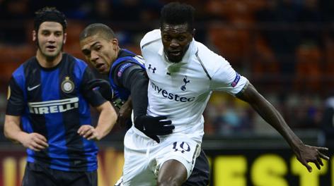 Emmanuel Adebayor, 29 anni, in azione contro l'Inter. Afp