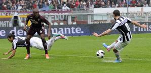 Claudio Marchisio segna il 2-0 al Torino nell'ultimo derby. Ap