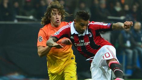 Carles Puyol contro Kevin Prince Boateng. Afp