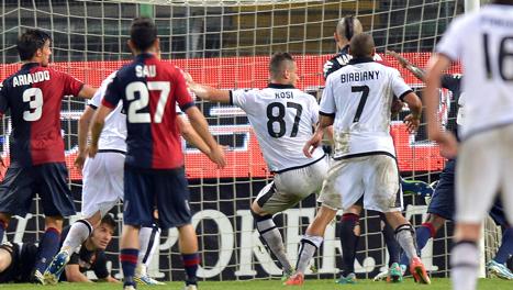 Rosi realizza il gol che decide Cagliari-Parma. LaPresse