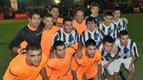 Tevez in maglia Juve in una partitella  in Argentina. LaPresse
