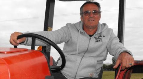 Luis Cavani, padre di Edinson, a bordo del suo trattore. Ovaciondigital.com