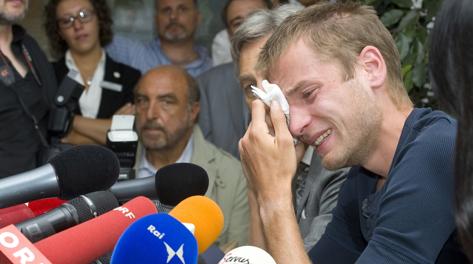 Alex Schwazer in lacrime il giorno della confessione pubblica. Ap