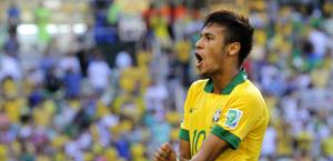 Neymar esulta contro il Messico. Epa