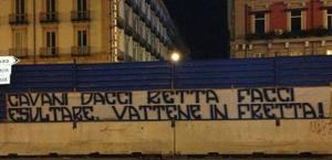 Striscione contro Cavani a Napoli. Twitter