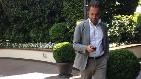 Ecco la foto dell'agente di Stevan Jovetic, Ramadani, appena sbarcato a Milano