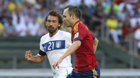 Andrea Pirlo duella con Andres Iniesta nella sfida tra Italia e Spagna. LaPresse