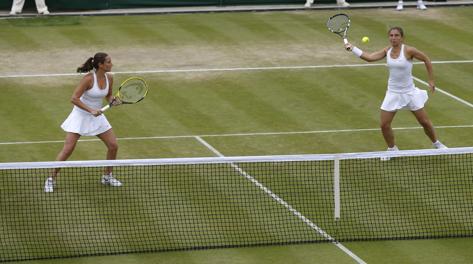 Roberta Vinci e Sara Errani in doppio a Wimbledon. Ap