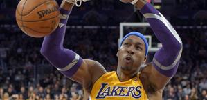 Dwight Howard, 27 anni, passa dai  Lakers a Houston. Ap