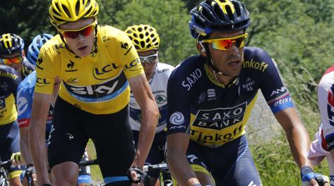 Chris Froome marca Alberto Contador nella nona tappa. Afp
