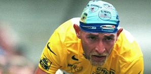 Marco Pantani con la maglia gialla al Tour del 1998. Ap