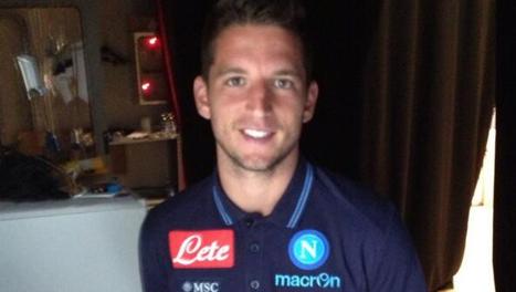 Dries Mertens, nuovo acquisto del Napoli, in una foto tratta dal profilo Twitter del Napoli
