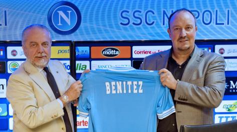 Aurelio De Laurentiis con il nuovo allenatore Rafa Benitez. Ansa